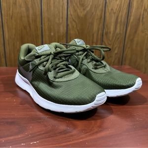 Nike Woman’s Mesh Lace-Up Casual Shoes VH2  Size 10